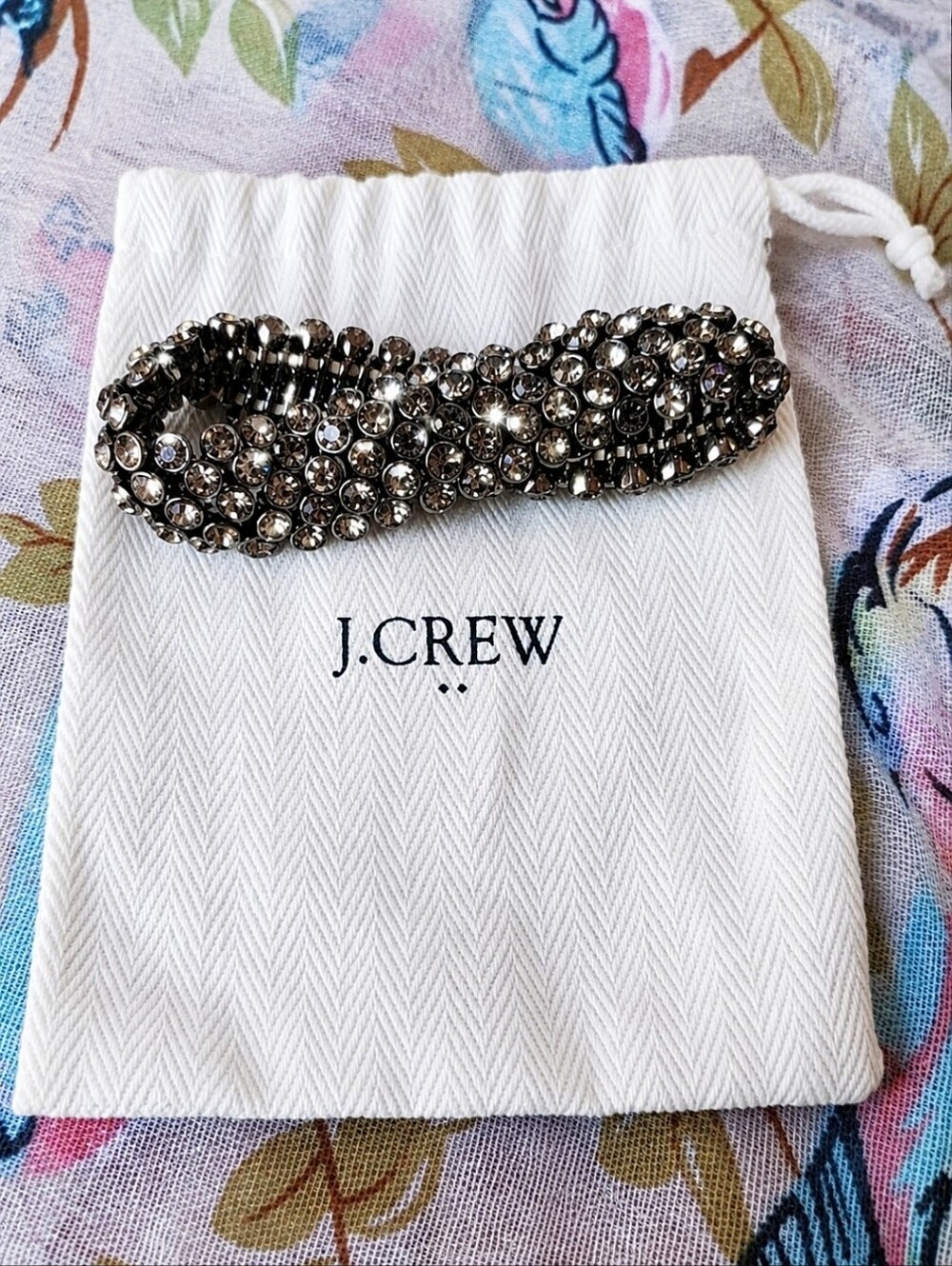J. Crew Gunmetal Bezel Set Gray Smoke Rhinestone Crystal Stretch Bracelet NWOT